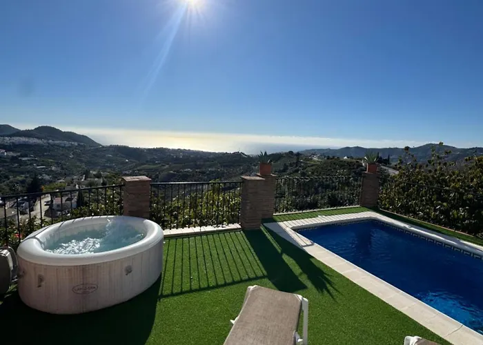Villa En Frigiliana Con Piscina, Jacuzzi Y Espectaculares Vistas