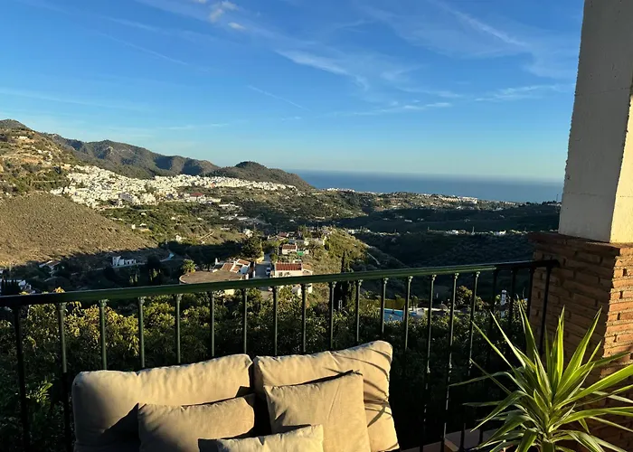 Villa En Frigiliana Con Piscina, Jacuzzi Y Espectaculares Vistas