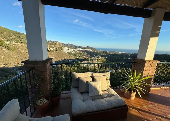 Villa En Frigiliana Con Piscina, Jacuzzi Y Espectaculares Vistas