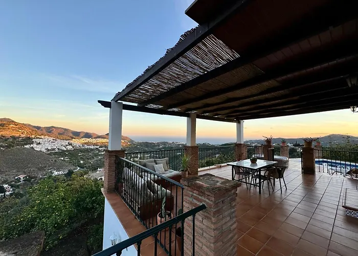 Villa En Frigiliana Con Piscina, Jacuzzi Y Espectaculares Vistas