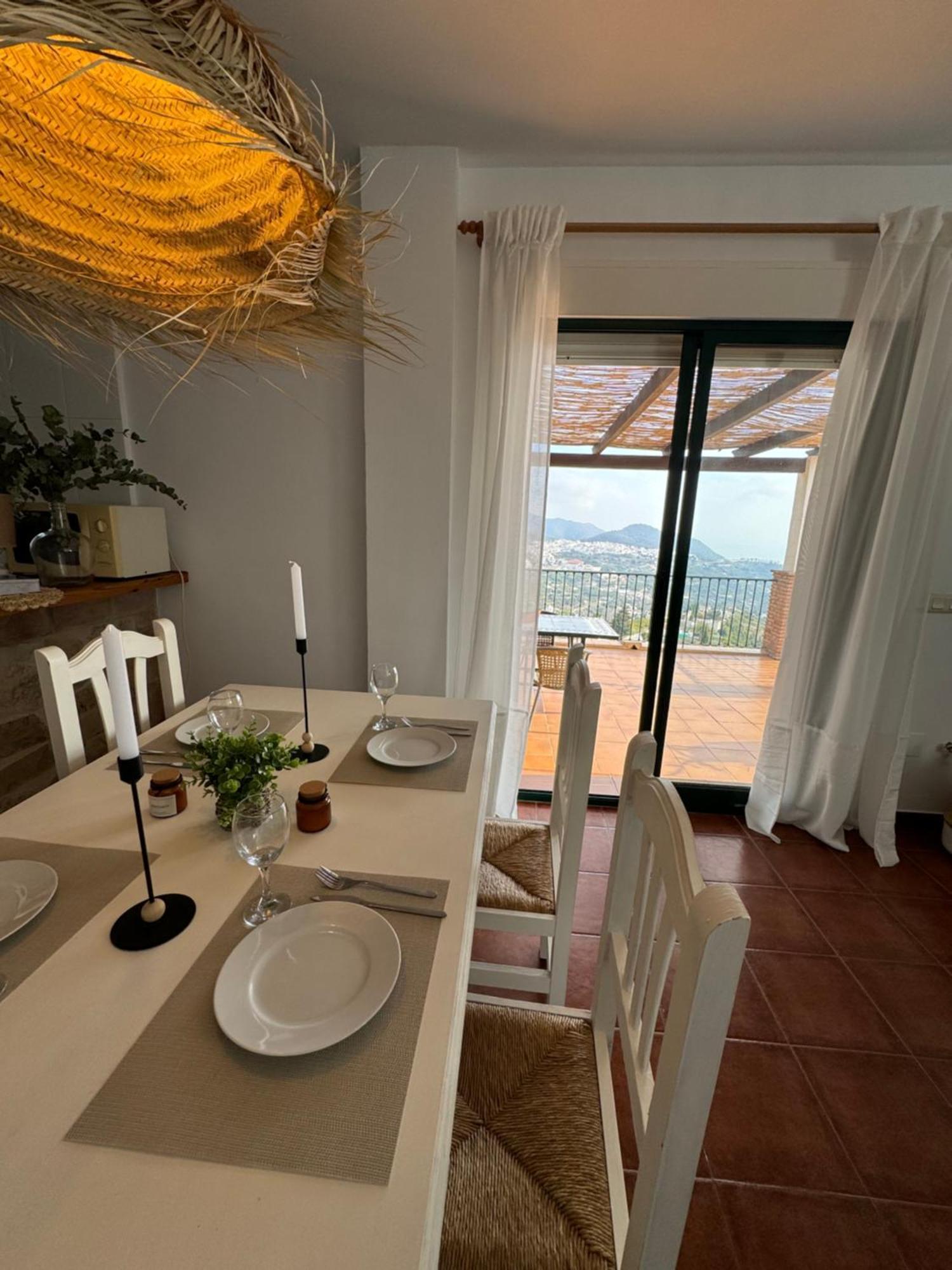 En Con Piscina, Jacuzzi Y Espectaculares Vistas Villa Frigiliana