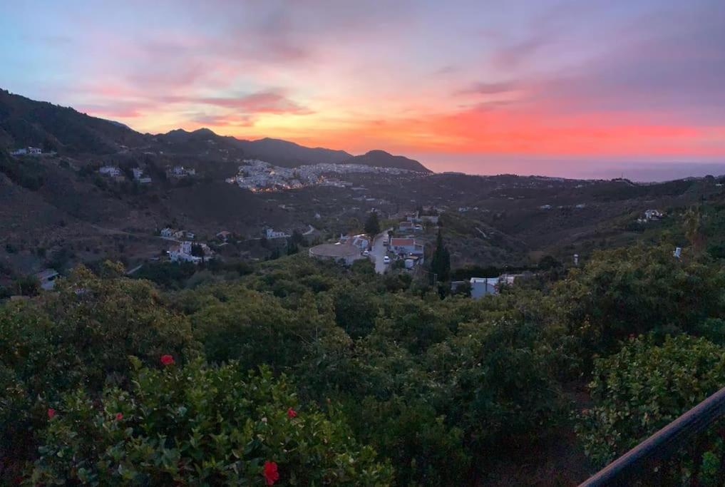 Villa En Con Piscina, Jacuzzi Y Espectaculares Vistas *