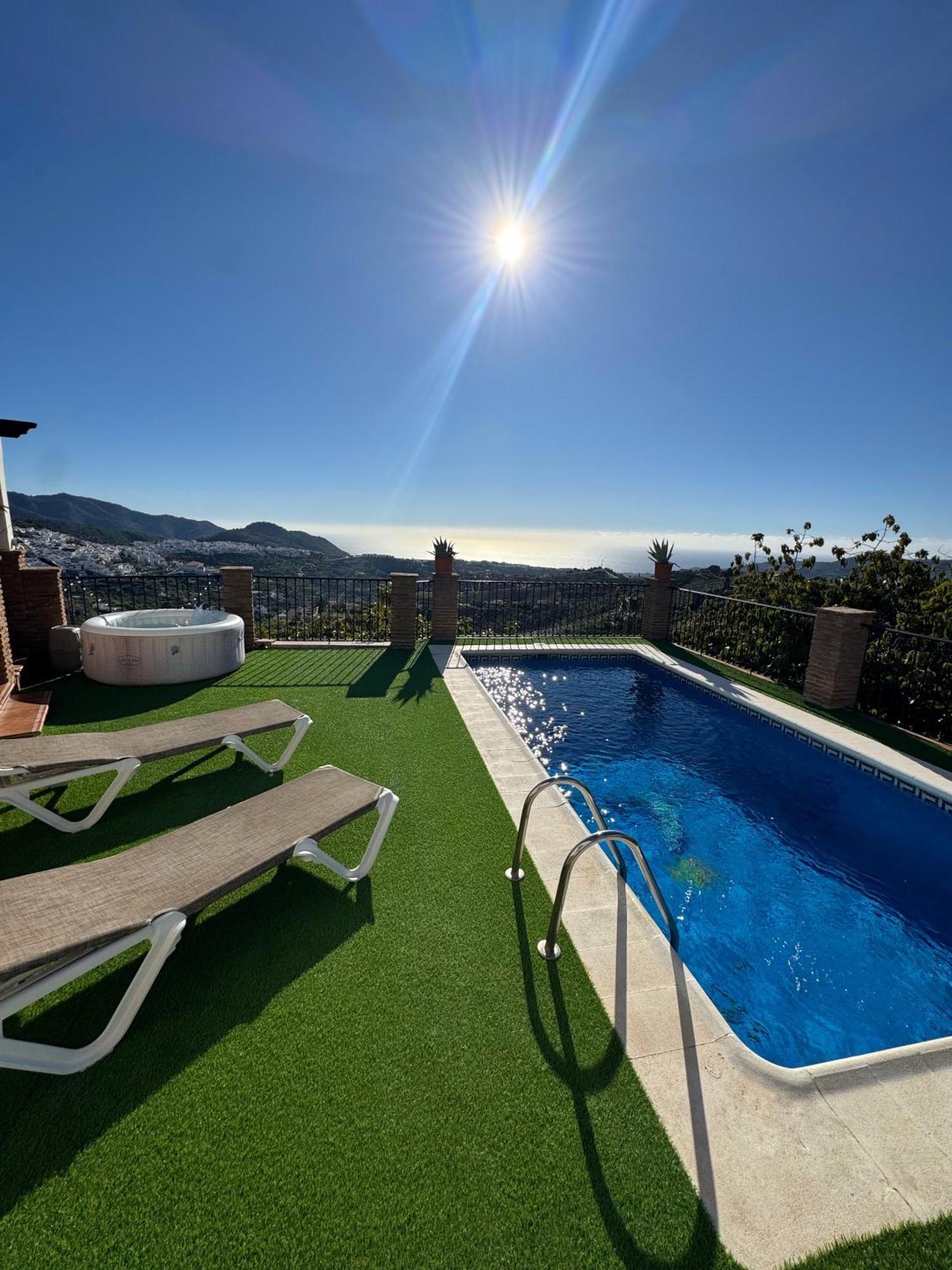 En Con Piscina, Jacuzzi Y Espectaculares Vistas Villa